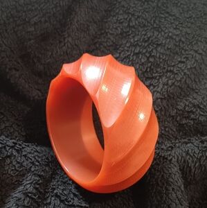 VINTAGE BAKELITE BANGLE